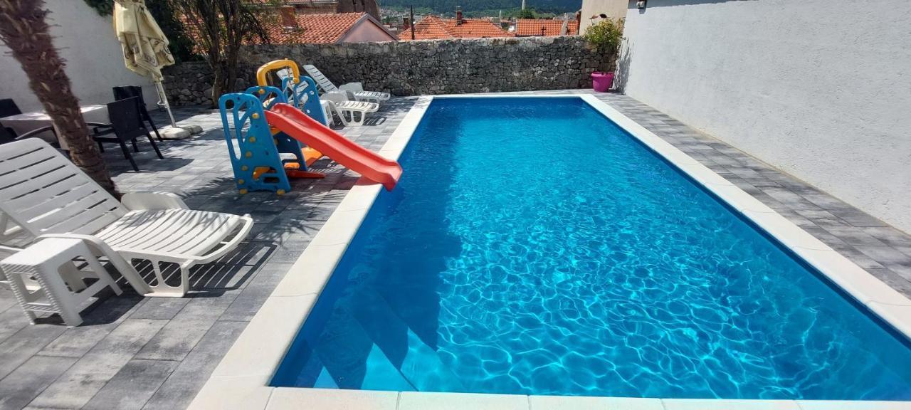 מוסטר Skyline Apartments מראה חיצוני תמונה