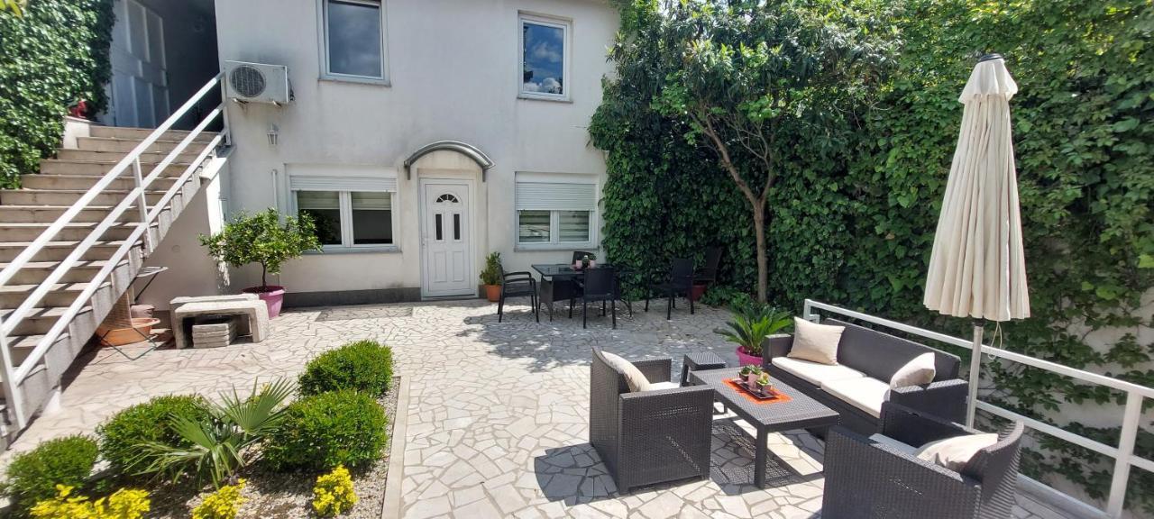 מוסטר Skyline Apartments מראה חיצוני תמונה