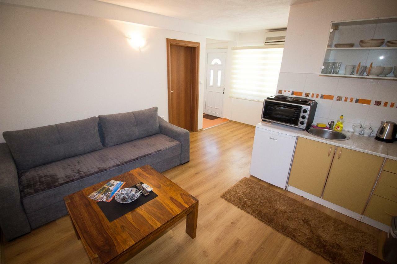 מוסטר Skyline Apartments מראה חיצוני תמונה