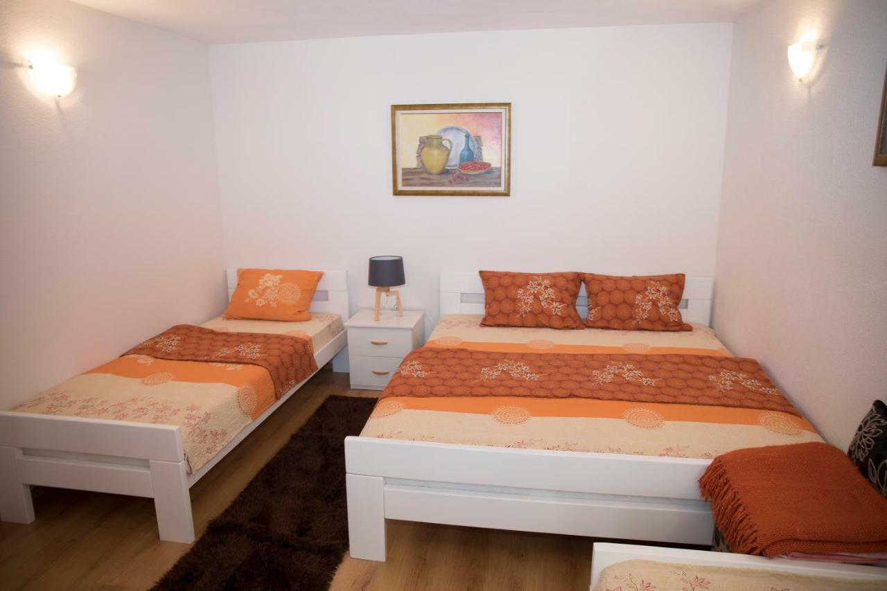מוסטר Skyline Apartments מראה חיצוני תמונה