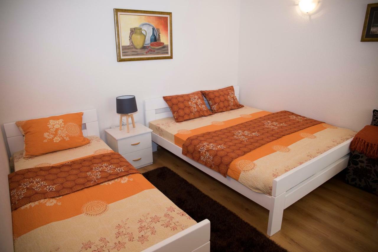 מוסטר Skyline Apartments מראה חיצוני תמונה