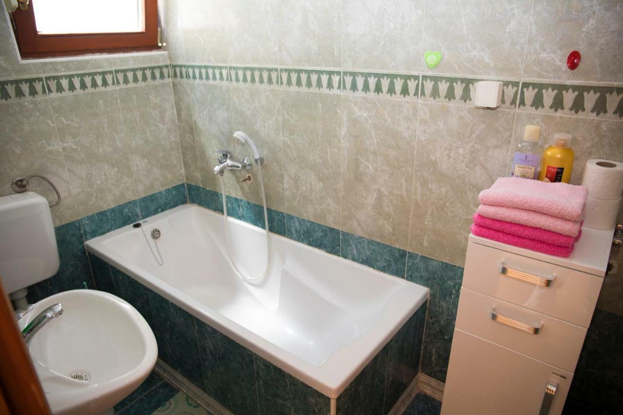 מוסטר Skyline Apartments מראה חיצוני תמונה