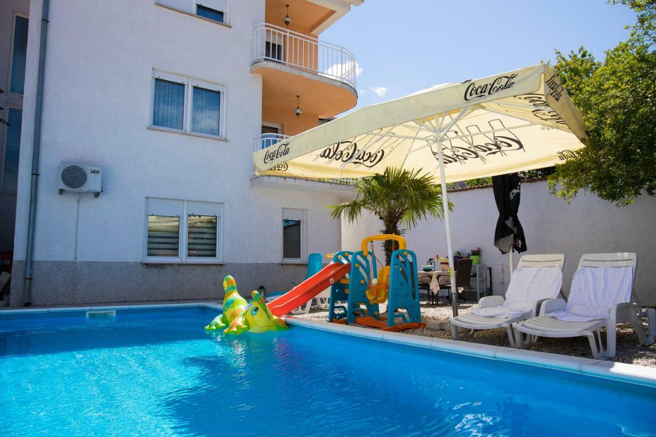 מוסטר Skyline Apartments מראה חיצוני תמונה