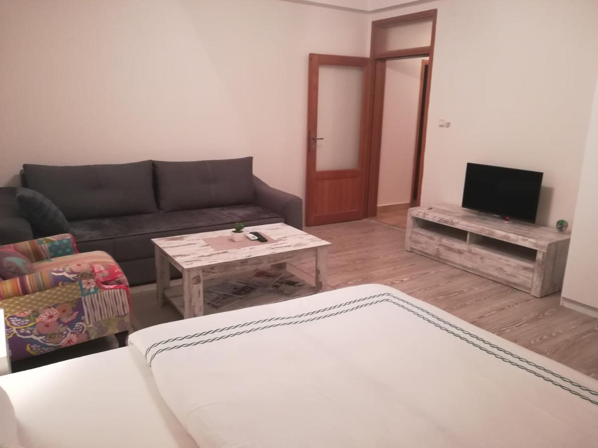 מוסטר Skyline Apartments מראה חיצוני תמונה