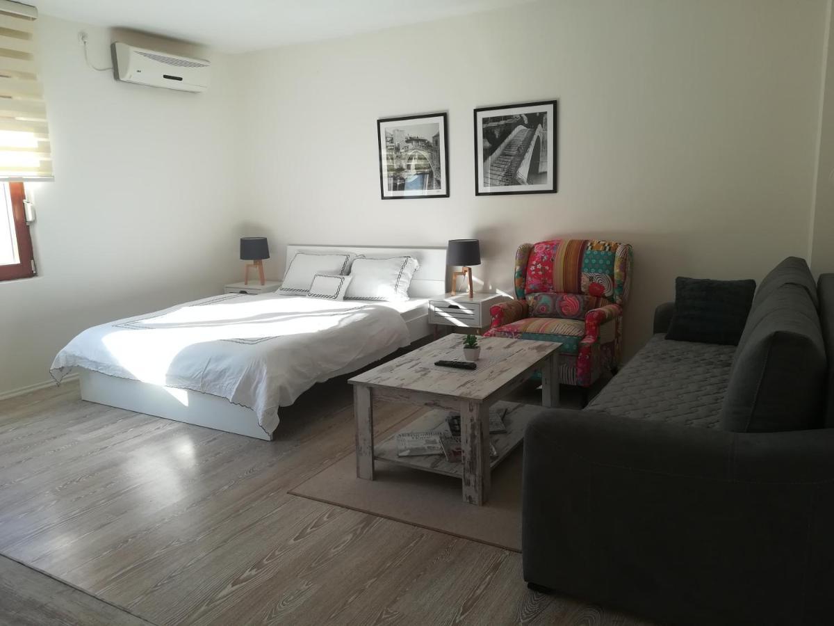 מוסטר Skyline Apartments מראה חיצוני תמונה